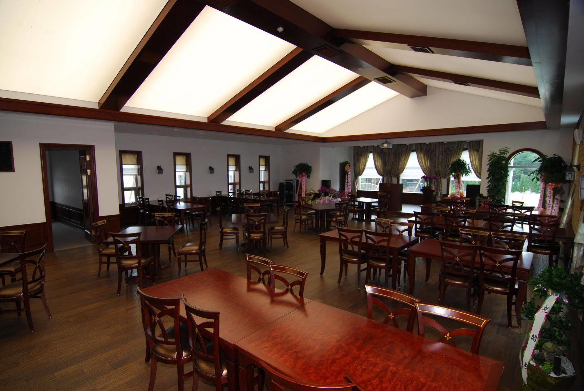 Pineridge Hotel Сокчо Екстериор снимка