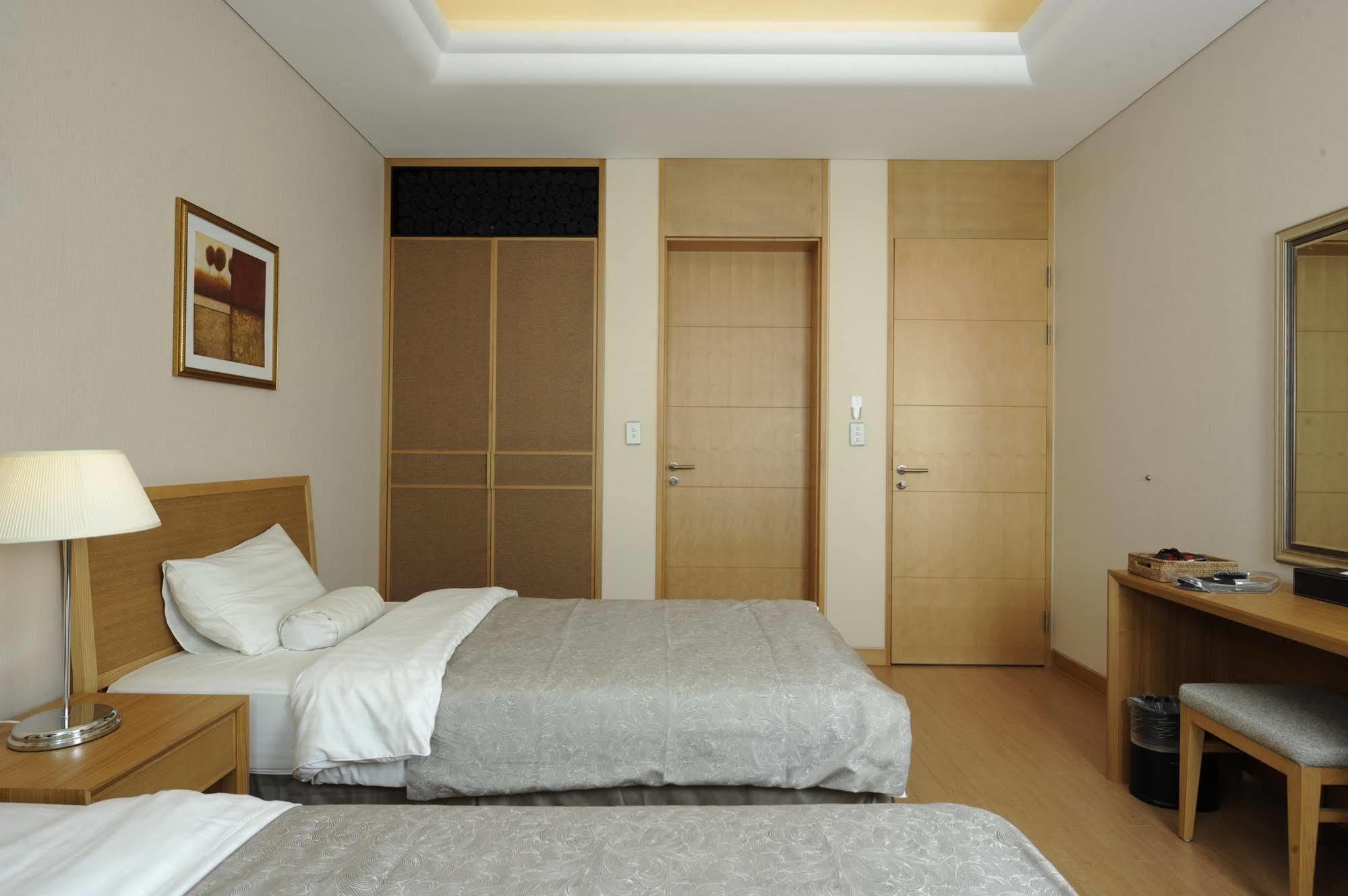Pineridge Hotel Сокчо Екстериор снимка