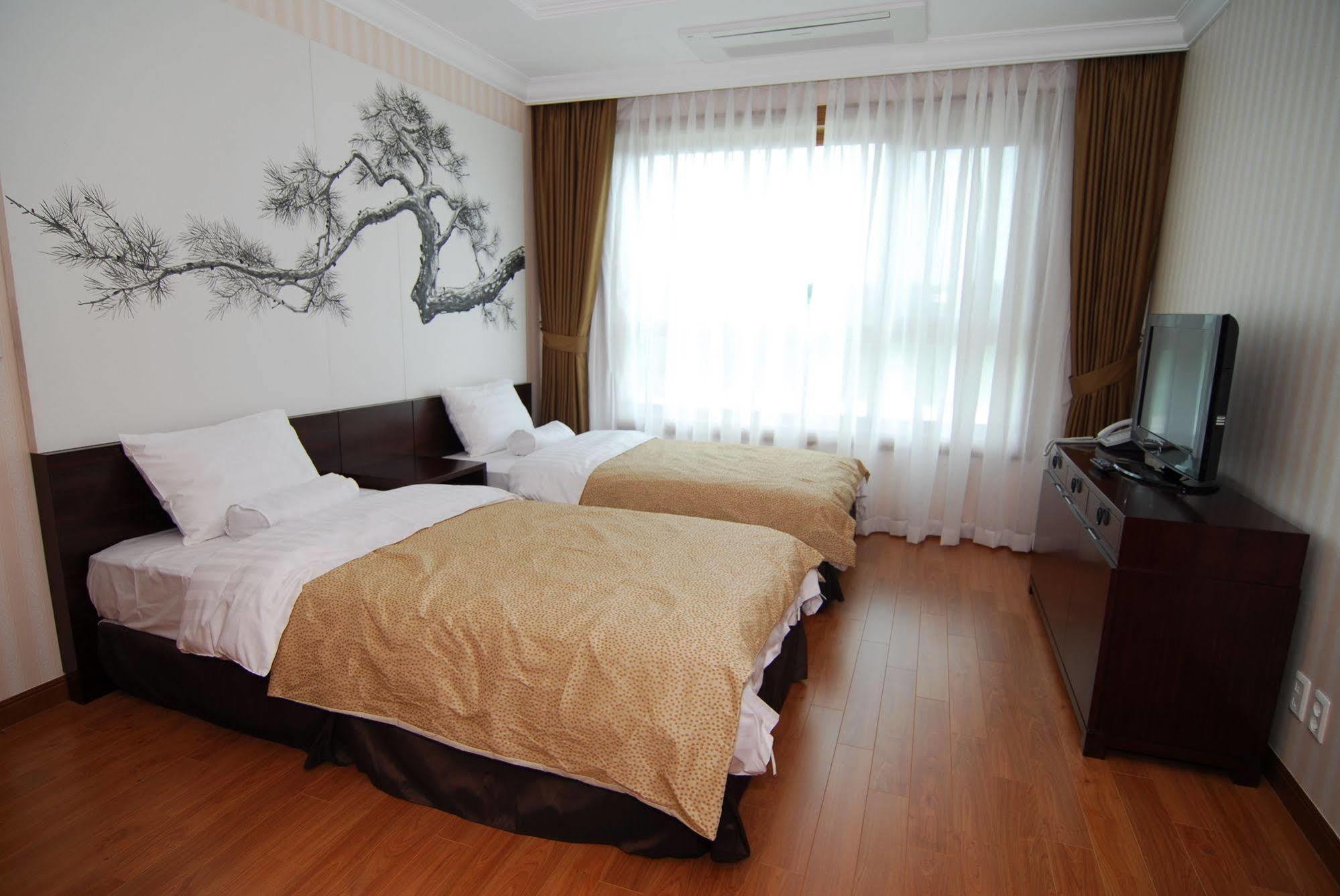 Pineridge Hotel Сокчо Екстериор снимка